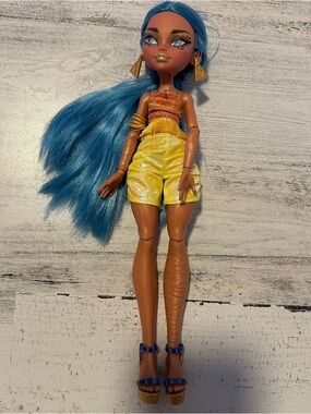 Monster High Skulltimate Secrets Fearidescent Cleo De Nile Doll